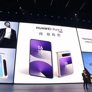 Huawei ra mắt smartphone có thể gập đầu tiên chạy trên nền tảng HarmonyOS Next