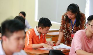Thông tư 29 có hiệu lực: Hiệu trưởng, phó hiệu trưởng dạy thêm ngoài nhà trường phải báo cáo ai?