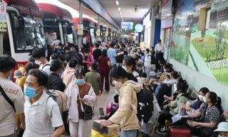 Vé xe, tàu đồng loạt giảm mạnh sau khi điều chỉnh giá xăng dầu