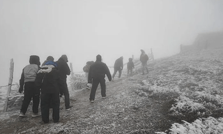Ngoài Fansipan, đây là nơi lạnh không kém ở miền Bắc hôm nay: Cũng là núi, nhiều năm có băng giá, tuyết