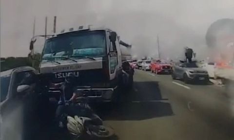 Clip: Khoảnh khắc xe bồn mất lái gây tai nạn trên cầu, nhiều người bị thương