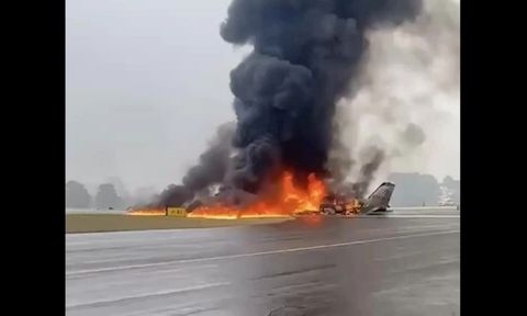 Clip: Kinh hoàng máy bay Mỹ bất ngờ lao xuống đất rồi phát nổ, toàn bộ hành khách thiệt mạng