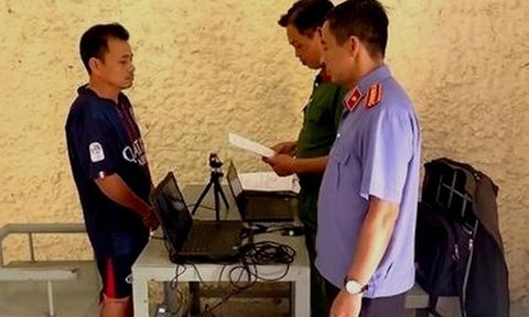 Vụ xe khách lao vào nhóm người ngồi uống nước, 2 người tử vong: Tạm giam Nguyễn Tấn Mảnh