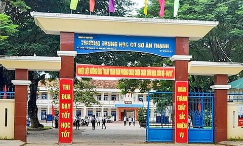 Vụ học sinh đang học bị gọi ra quét rác giữa trời nắng: Tình tiết mới nhất