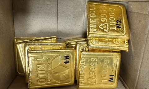 Lật tẩy thủ đoạn giấu vàng trong người để vận chuyển trái phép qua đường hàng không