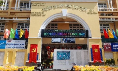 Sau vụ nghi ngộ độc thực phẩm ở Trường Tiểu học Đặng Thùy Trâm, hơn 5.000 học sinh ở TP.HCM dừng ăn bán trú