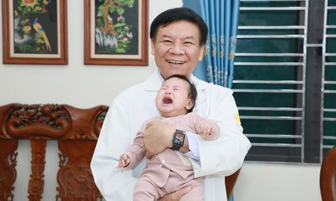 Người thắp sáng niềm hy vọng cho các gia đình vô sinh hiếm muộn từ việc 