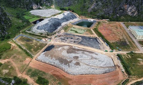Người dân chặn xe vào bãi rác Đông Nam vì ô nhiễm nghiêm trọng kéo dài