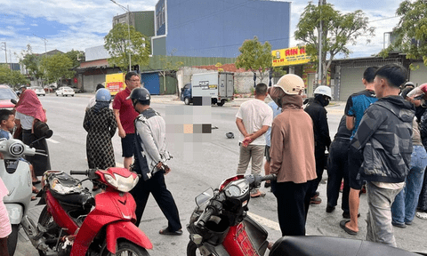 Hà Tĩnh: Va chạm với xe tải, cô gái trẻ tử vong