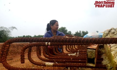 Nghệ An: Sắt thép gỉ sét, bùn lầy nhão nhoét trên tuyến đường Lạt – Làng Rào