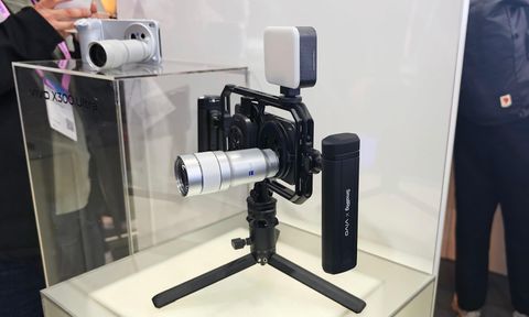 Vivo X300 Ultra ra mắt toàn cầu với ống kính tele 400 mm, camera 200 MP hướng tới nhà sáng tạo chuyên nghiệp