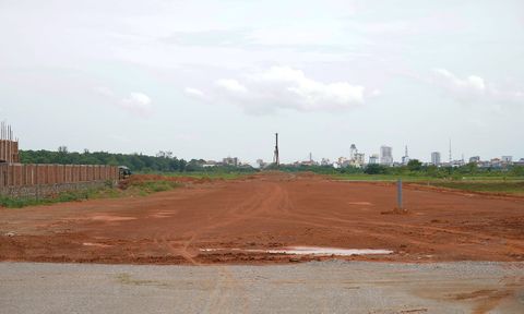 Đường nối từ trung tâm đi sân bay Đồng Hới: Gặp vướng mắc trong thi công