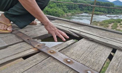 Quảng Trị: Cầu treo xuống cấp nghiêm trọng, dân mỏi mòn chờ cầu mới