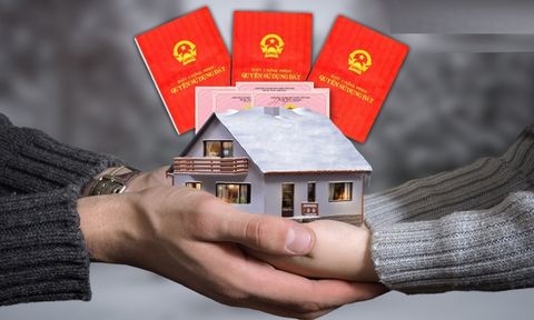 Năm 2025, cha mẹ muốn sang tên sổ đỏ cho con nhất định phải biết những quy định này: Cần làm gì, mất phí bao nhiêu?