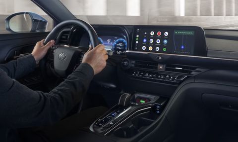 Toyota Crown 2027 ra mắt, nâng cấp hybrid và thêm loạt công nghệ