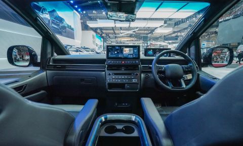 Hyundai Staria mới ra mắt gần Việt Nam: Ghế VIP massage, bản điện chạy 544 km/sạc, có thêm tùy chọn hybrid