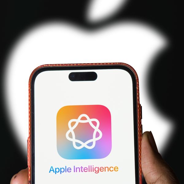 Apple Intelligence cuối cùng cũng đã có mặt trên iPhone, iPad