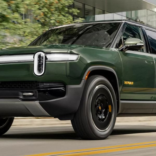 Rivian triệu hồi hàng nghìn xe vì lỗi đèn báo rẽ