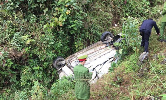 Xe KIA Morning mất lái lao xuống vực sâu hàng trăm mét ở đèo Mã Pì Lèng khiến 3 người chết