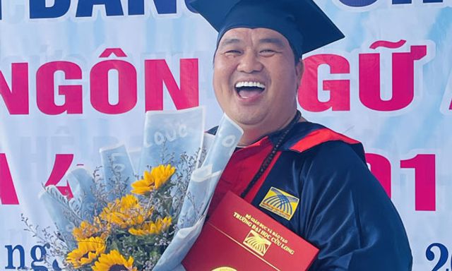 Hoàng Mập gây bất ngờ khi nhận bằng tốt nghiệp Đại học ngành ngôn ngữ Anh ở tuổi 51: ''Tôi học để làm gương cho con cái''