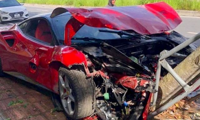 Vụ siêu xe biến dạng trên phố Hà Nội: Chủ nhân Ferrari 488 chính thức lên tiếng