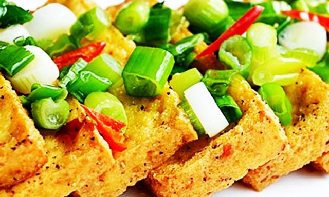 Đậu phụ chớ dại kết hợp với hành lá, sai lầm mà nhiều bà nội trợ mắc phải gây hại sức khỏe