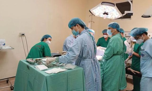 Xúc động ca mổ 'bắt' con 31 tuần tuổi cho sản phụ mắc ung thư giai đoạn cuối