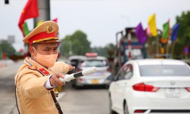 Cục CSGT cảnh báo tài xế không đi vào cao tốc Đà Nẵng - Quảng Ngãi khi bão Noru đổ bộ