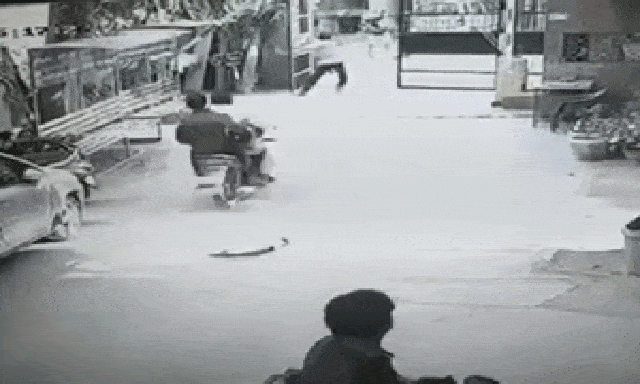 Đúng người, đúng thời điểm: Nam bảo vệ có hành động nhanh trí khiến kẻ gian bị bắt tại trận vì ăn trộm xe