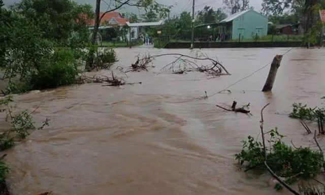 Miền Trung mưa lớn, nhiều nơi ngập nặng