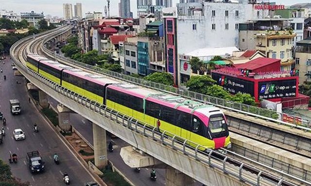 Metro Nhổn - ga Hà Nội vận hành đủ 8 đoàn tàu trong ngày chạy thử đầu tiên