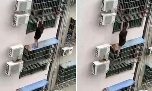 Đang hú hí trong nhà nhân tình thì 'chính thất' bất ngờ về về, 'tiểu tam' trèo ra ban công, nhận cái kết bẽ bàng