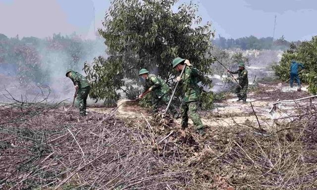 Huy động hàng chục cán bộ, chiến sĩ chữa cháy rừng tại một huyện ở Huế