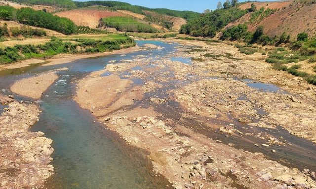 Nắng hạn kéo dài, nhiều hồ chứa nước ở Tây Nguyên, miền Trung cạn trơ đáy