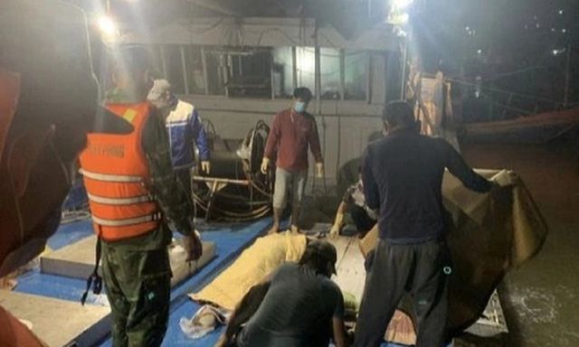Vụ lật tàu câu mực ở Nghệ An: Tìm thấy thi thể của hai ngư dân 
