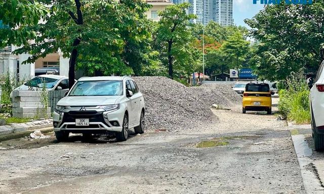 Công trường Dự án hạ tầng cho lô D20 Cầu Giấy thi công dang dở gây mất an toàn