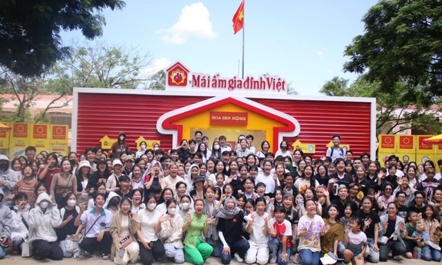 MC Quyền Linh xúc động với 2 năm hành trình đầy cảm xúc của Mái Ấm Gia Đình Việt