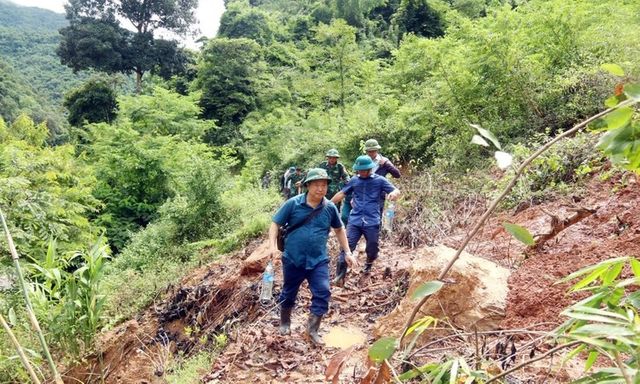 Nghệ An: Bản hơn 400 nhân khẩu ở huyện biên giới bị cô lập nhiều ngày do mưa lớn