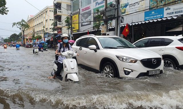 Thời tiết hôm nay ngày 4/10: Nam Bộ mưa rất lớn