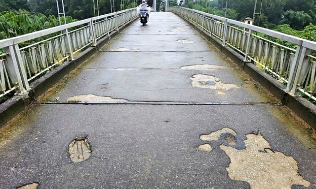 Cầu treo 23 năm tuổi ở Thừa Thiên Huế rệu rã, xuống cấp nghiêm trọng