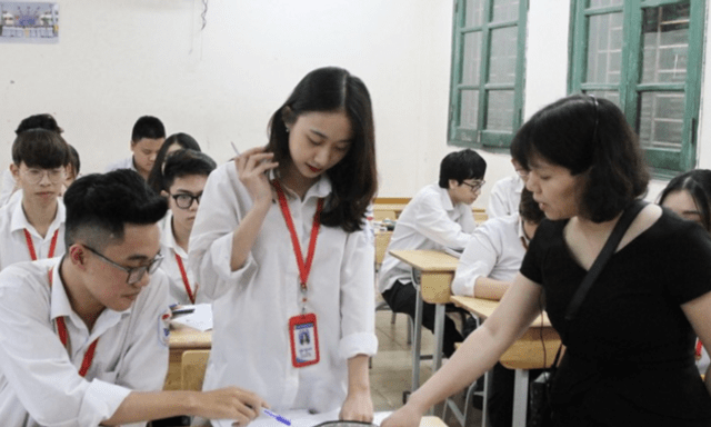 Đề tham khảo tốt nghiệp THPT 2025: Học sinh, phụ huynh “thấp thỏm”, giáo viên “tâm đắc đề hay”