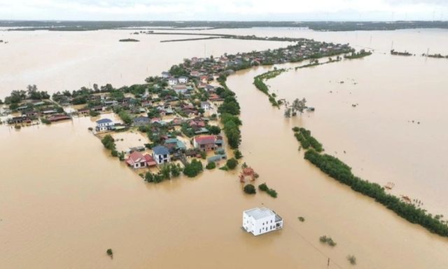 Gần 30.000 nhà dân tại Quảng Bình bị ngập lụt, mực nước nhiều sông lớn vượt mức báo động 3