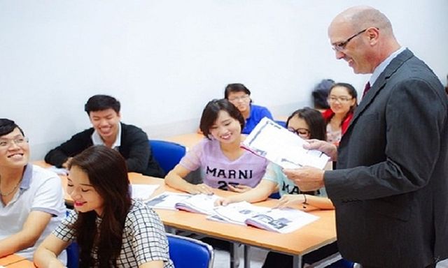 33 tuổi có nên học Ngôn ngữ Anh để làm phiên dịch