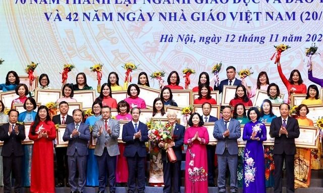 Tin thời sự mới nhất ngày 19/11: Cả nước có thêm 1.188 nhà giáo nhân dân, ưu tú