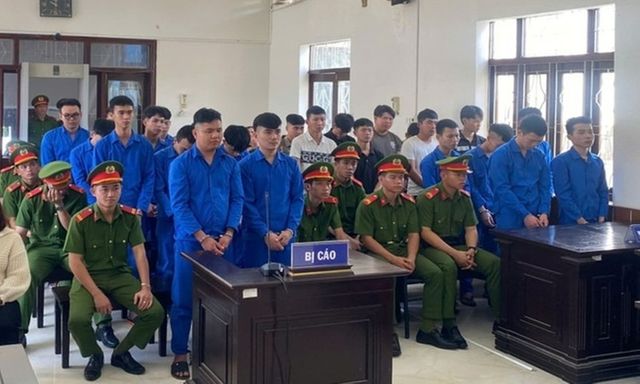 Vụ 2 nhóm thanh niên hỗn chiến, 2 người tử vong: Mức án của 25 bị cáo ra sao?