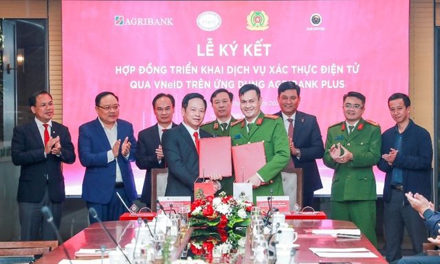 Lễ ký kết triển khai dịch vụ xác thực điện tử qua VNeID trên ứng dụng Agribank Plus giữa Agribank và Trung tâm RAR - Bộ Công an