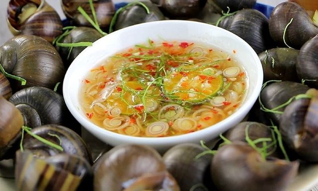 Muốn pha nước chấm ốc luộc chuẩn vị cần những loại gia vị nào?