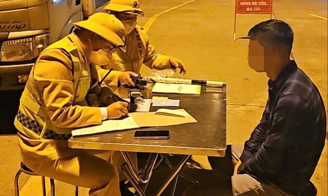 Phát hiện nam tài xế vi phạm nồng độ cồn gấp 5 lần mức “kịch khung” trên cao tốc