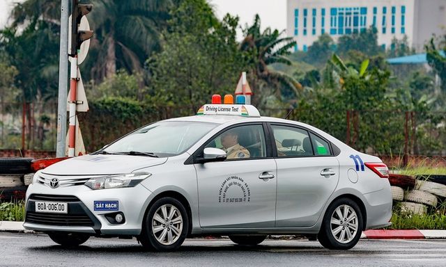 Giấy phép lái xe quá thời hạn thì phải thi lại những nội dung gì?