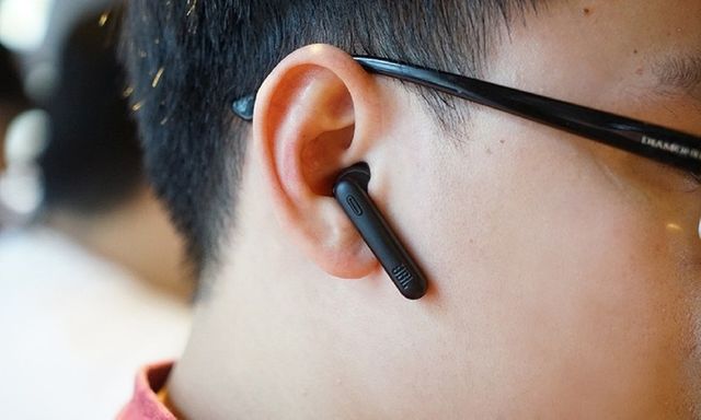 Năm 2025: Đeo tai nghe khi đi xe máy, dù chỉ một bên, sẽ bị phạt nặng!